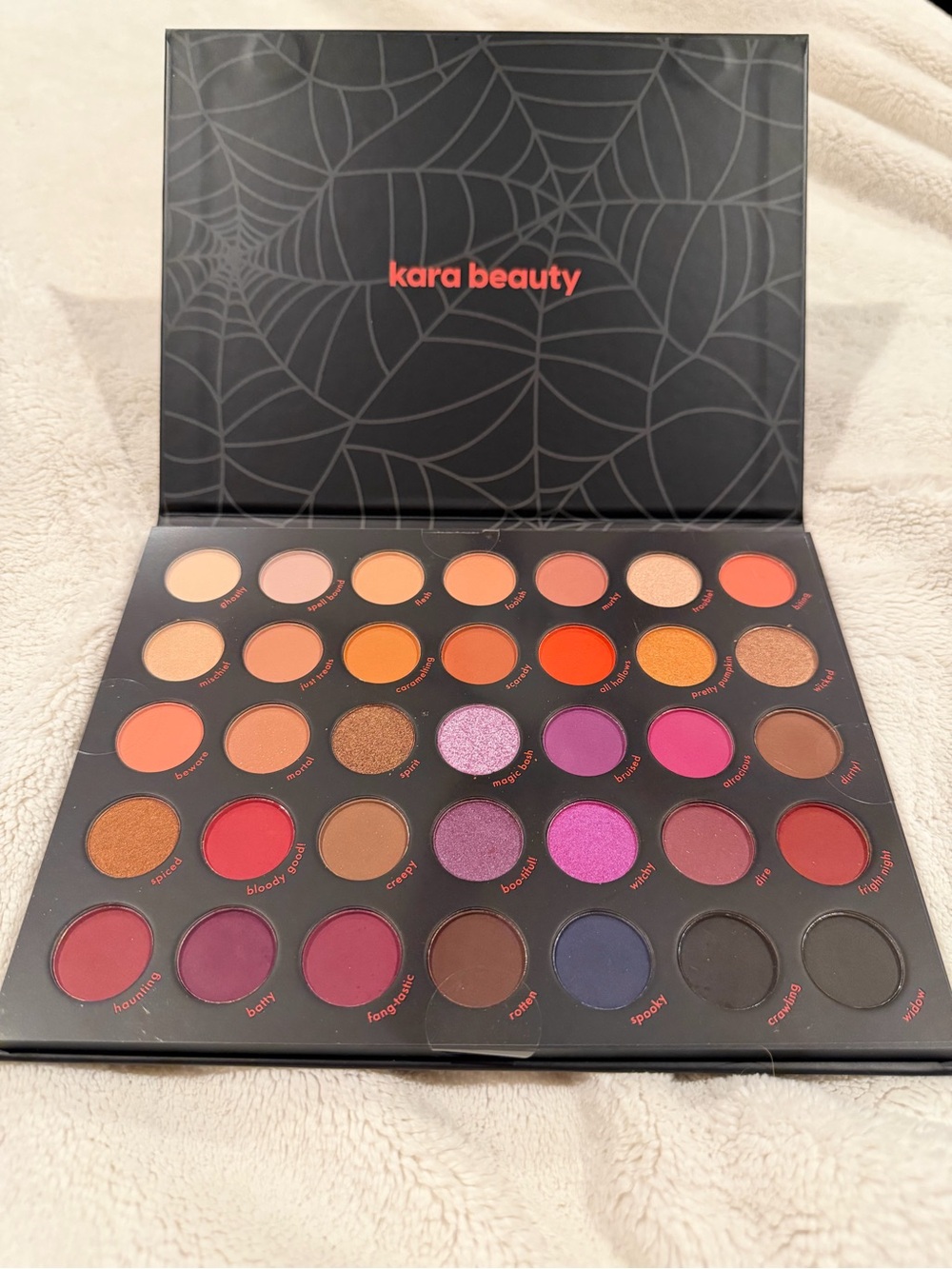 Kara Beauty on the haunt eyeshadow Palette - Multi-Color